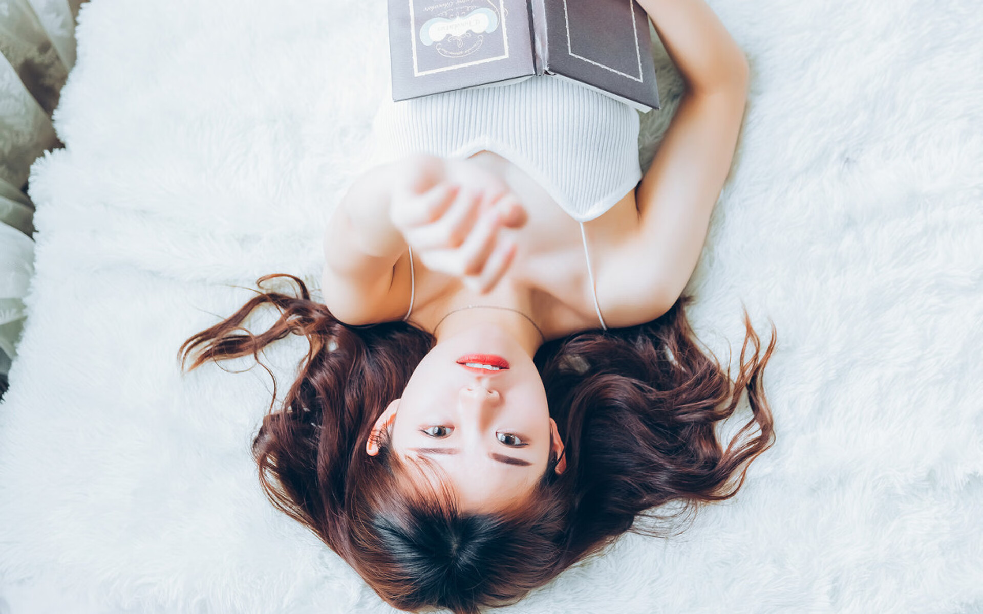 爱游戏登录入口-德甲激烈争锋：攻守转换中的精彩瞬间，德甲榜首大战